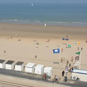 apartment-raversijde-with-seaview.ostend-hotel.net/